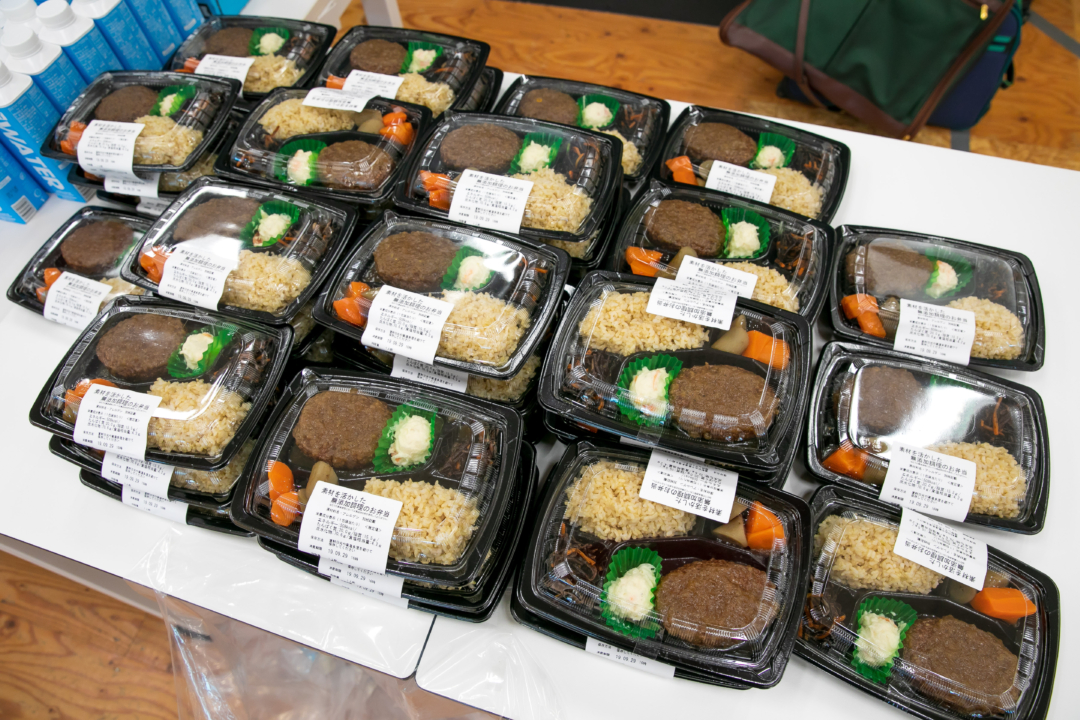 無添加の食品のお弁当が並んでいる写真