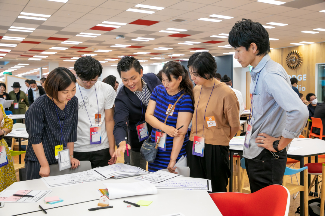 6名のメンバーたちが実際にワークを行っている写真